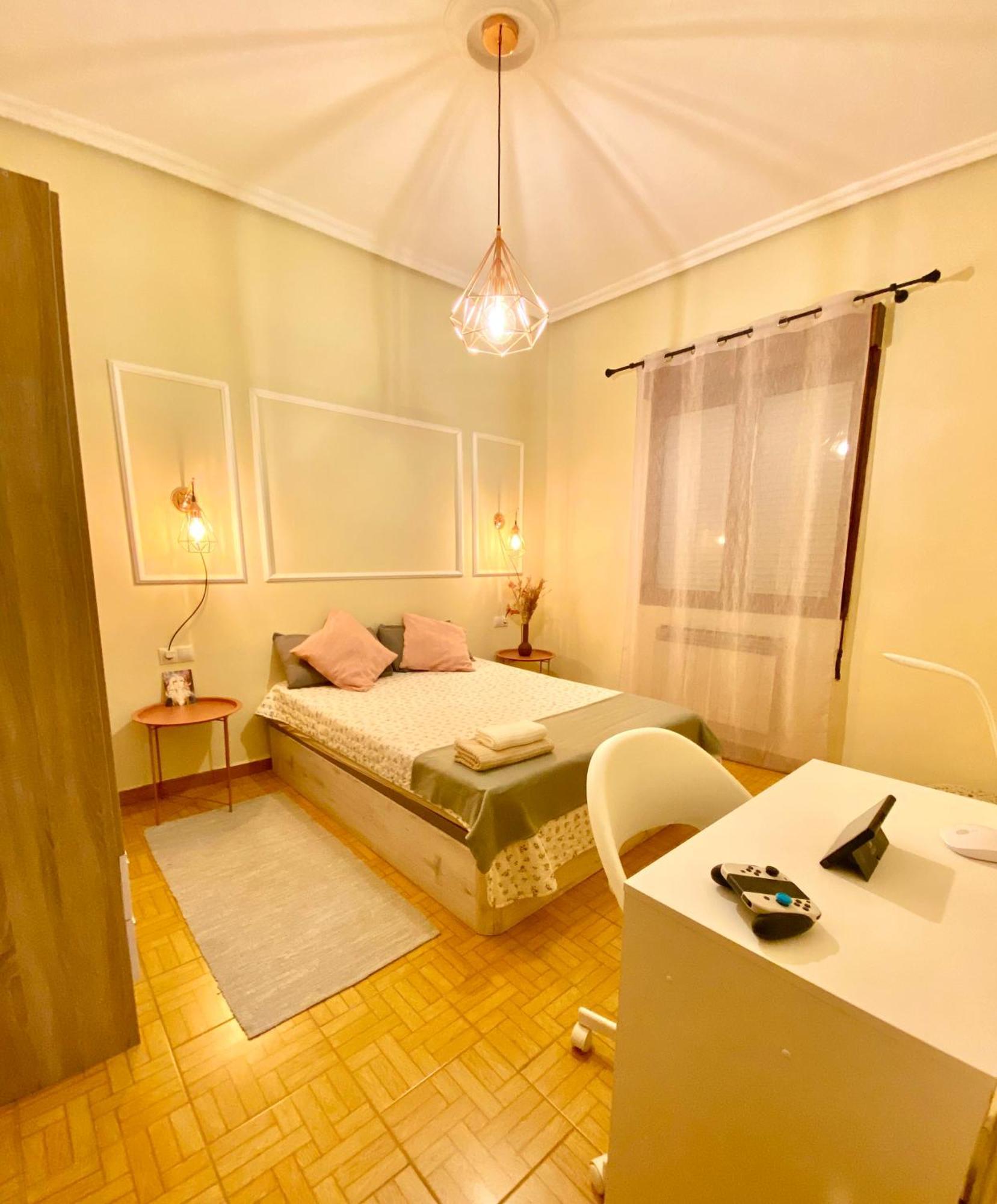 Amplio Apartamento Con Dos Patios Хихон Екстериор снимка